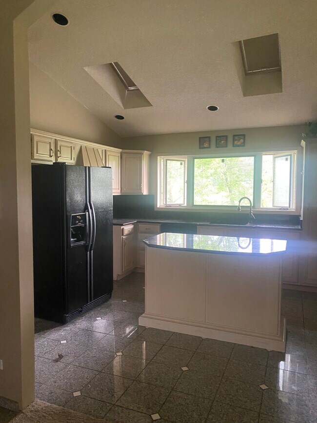 109 E Sanctuary Dr in Island Lake, IL - Building Photo - Building Photo