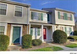 529 Lex Dr in Charlotte, NC - Building Photo