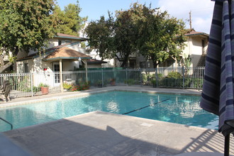 Vineyard Apartments in Clovis, CA - Foto de edificio - Building Photo