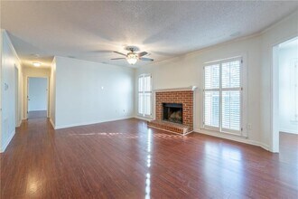 311 Hollyfax Cir NE in Atlanta, GA - Building Photo - Building Photo