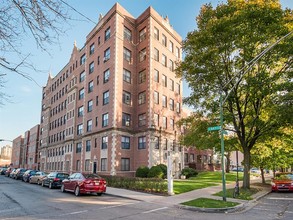 Ivy Tower in Chicago, IL - Building Photo - Building Photo