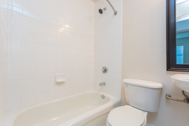 Camden Brickell in Miami, FL - Building Photo - Interior Photo