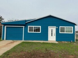 811 Snyder St in Odessa, TX - Building Photo