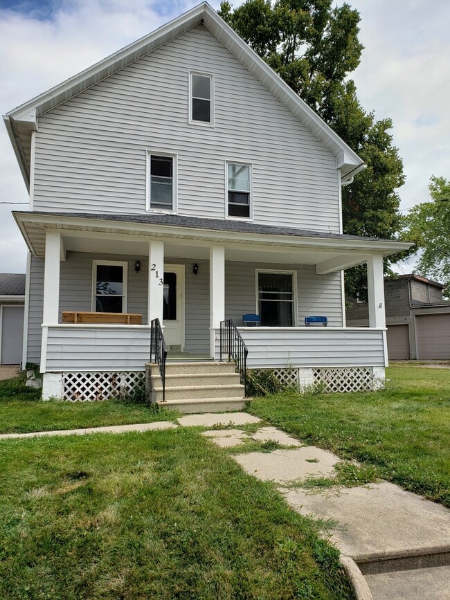 property at 213 W Green Bay St