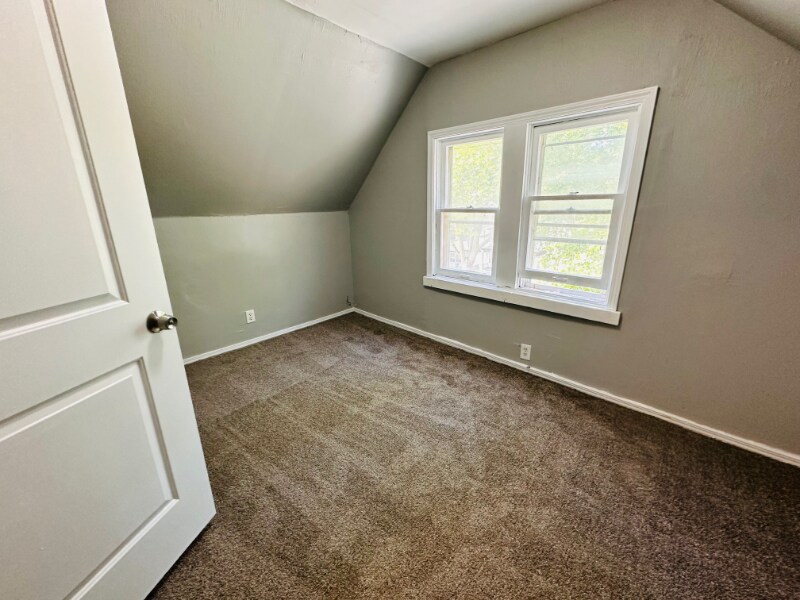8710 Vineyard Ave in Cleveland, OH - Building Photo