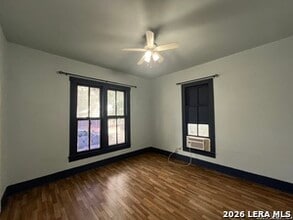 213 Cadwallader St in San Antonio, TX - Building Photo - Building Photo