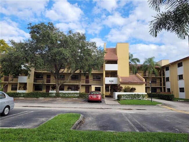2027 Coral Ridge Dr in Coral Springs, FL - Building Photo - Building Photo