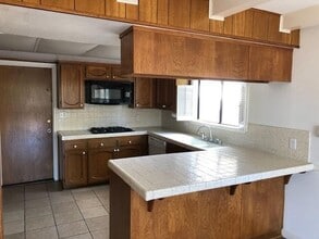 10640 Almond Ave in Oak View, CA - Building Photo - Building Photo