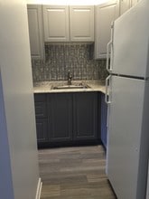 694 Robinwood Dr, Unit B in Pittsburgh, PA - Foto de edificio - Building Photo