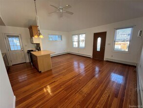 72 Georgia Ave in Long Beach, NY - Building Photo - Building Photo