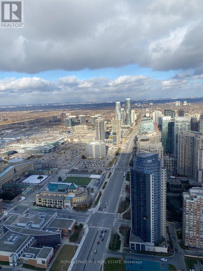 3900 Confederation Pkwy in Mississauga, ON - Building Photo - Building Photo