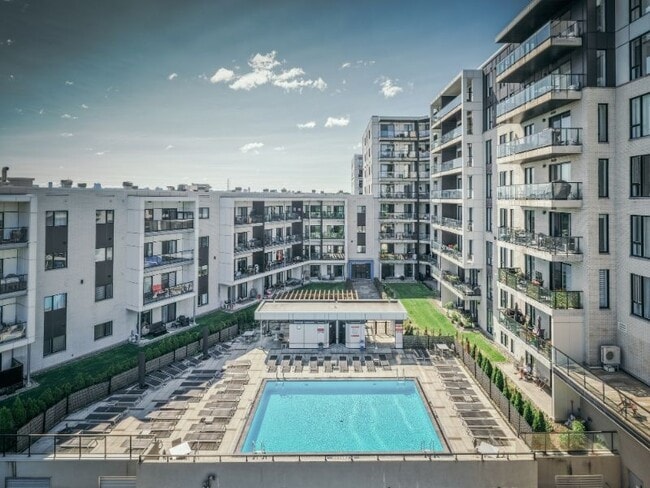 L'Aventura in Québec, QC - Building Photo - Building Photo