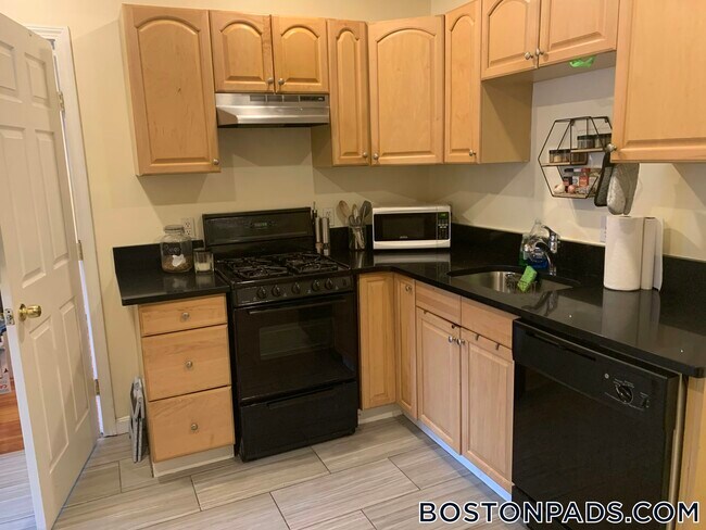 220 Hanover St in Boston, MA - Foto de edificio - Building Photo