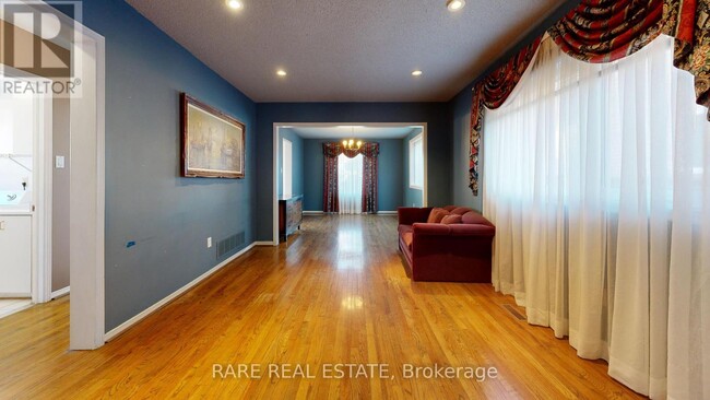 11 Briarcliffe Crescent in Vaughan, ON - Building Photo - Building Photo