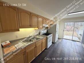 1932 Iowa St SW in Wyoming, MI - Building Photo - Building Photo