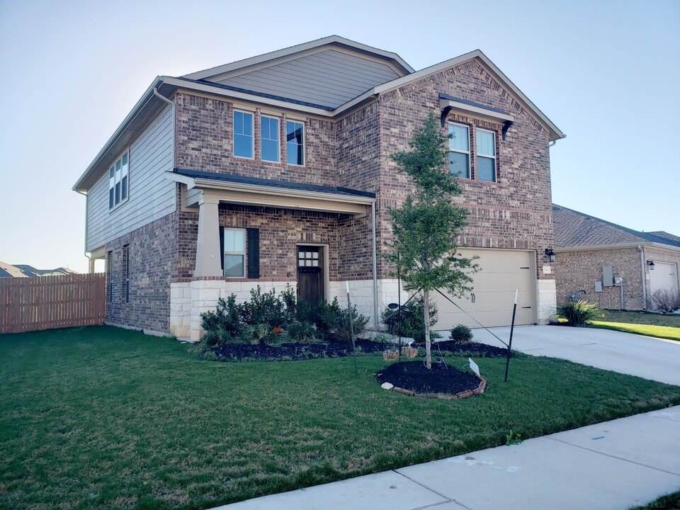 124 Peruvian Ln in Georgetown, TX - Building Photo