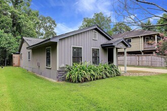 219 Lakeside Dr in Kemah, TX - Building Photo - Building Photo