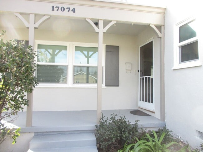 17074 Horace St in Los Angeles, CA - Building Photo - Building Photo