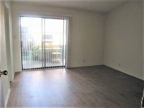 925 S Church St, Unit 915 S. Church #B in Rockport, TX - Foto de edificio - Building Photo