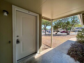 1900 Gracy Farms Ln-Unit -UNIT A in Austin, TX - Building Photo - Building Photo