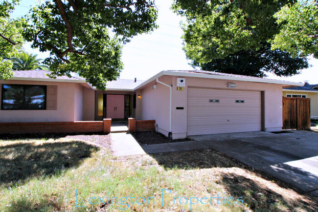 29 Grand Rio Cir in Sacramento, CA - Building Photo - Building Photo