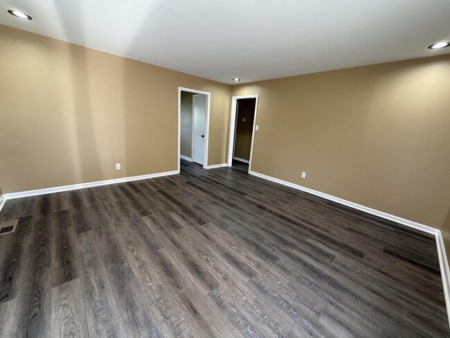 62 Cinnamon Dr in Jackson, TN - Building Photo - Building Photo