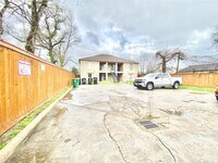 7810 Peachtree St photo'