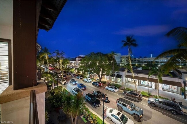 780 5th Ave S, Unit 302 in Naples, FL - Building Photo - Building Photo