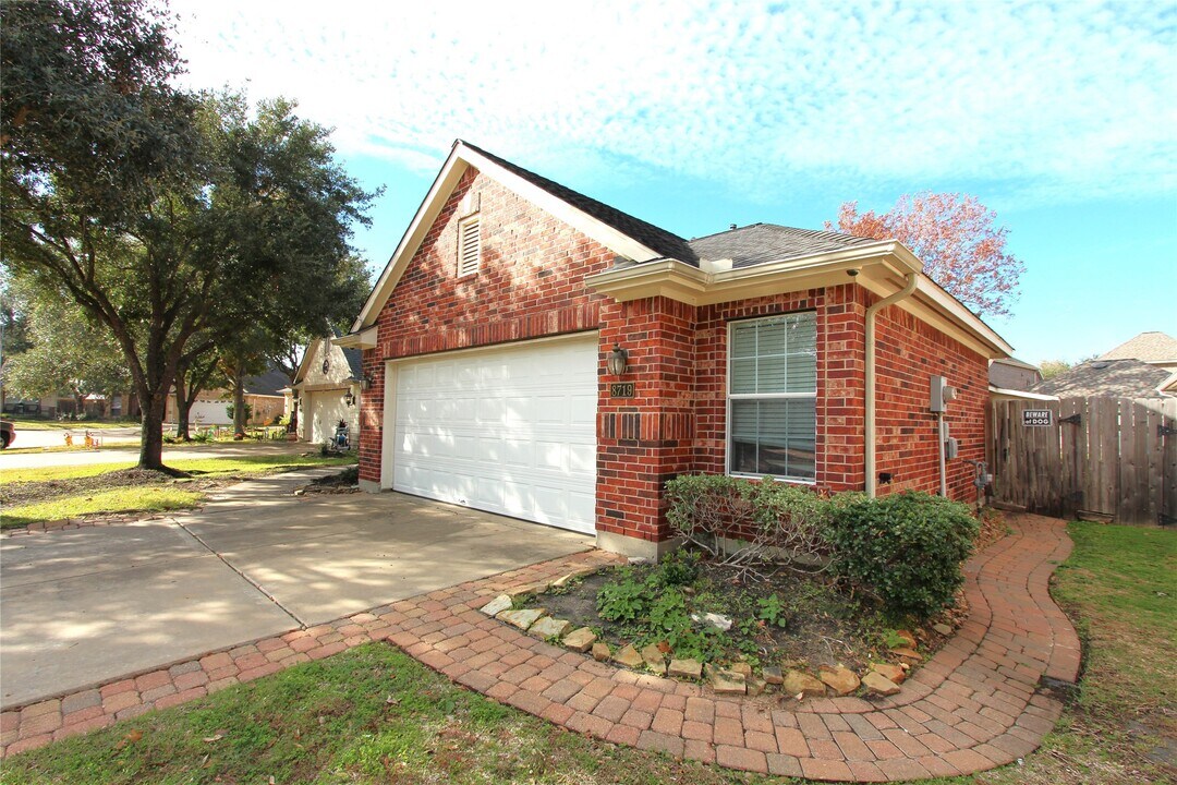 8719 Preston Field Ln in Houston, TX - Building Photo