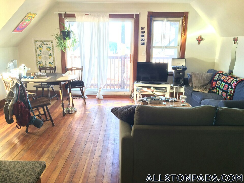 14 Gardner St in Boston, MA - Building Photo