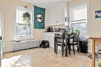 30 Pond St, Unit 2 in Beverly, MA - Foto de edificio - Building Photo