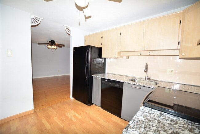 9 Mayberry Dr in Westborough, MA - Building Photo - Building Photo