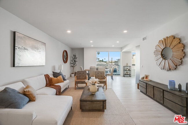 property at 1021 S Shenandoah St