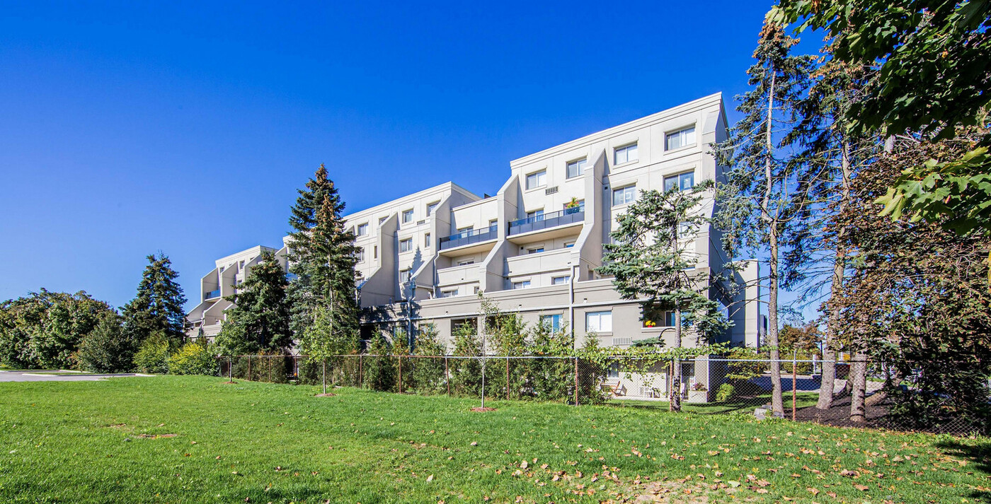 Talisman Square in Guelph, ON - Building Photo