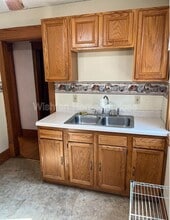 1086 N Cedar St in Galesburg, IL - Foto de edificio - Building Photo