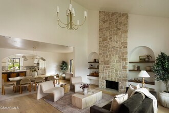 24005 Clarington Dr in Los Angeles, CA - Building Photo - Building Photo