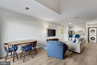 3911 Woodhue Pl in Alexandria, VA - Building Photo - Building Photo