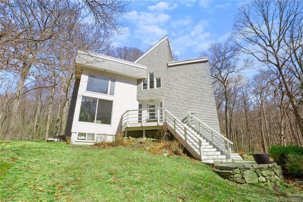 126 Gallows Hill Rd in Redding, CT - Foto de edificio