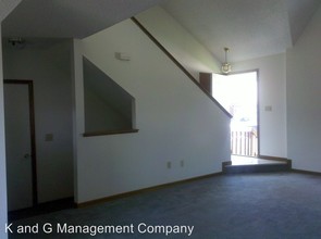 1245 Pineview Trail in Newark, OH - Foto de edificio - Building Photo