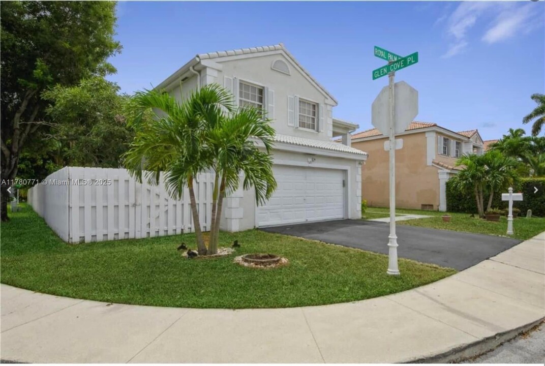 620 Royal Palm Way in Davie, FL - Building Photo