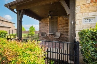 2707 Elmwood Dr in Burleson, TX - Building Photo - Building Photo