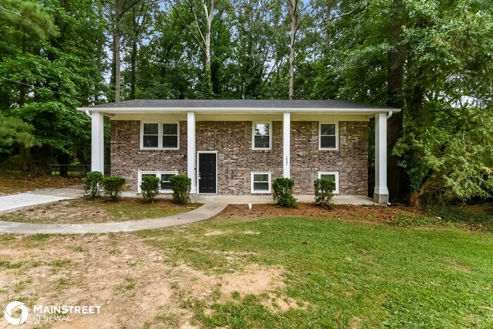 2882 Green Trail Dr in College Park, GA - Building Photo