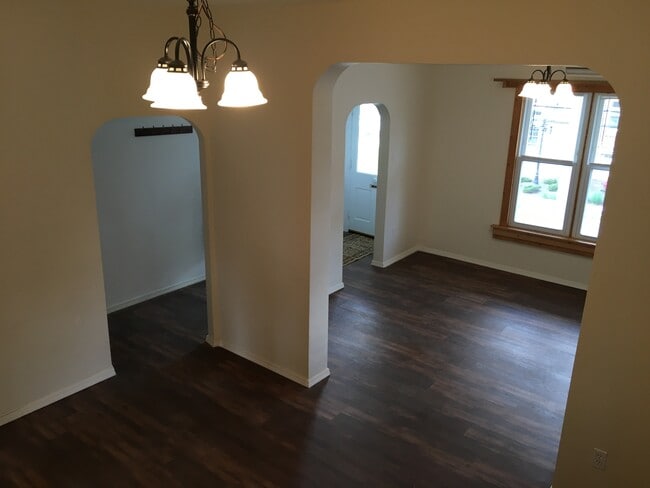 property at 212 N Warren St