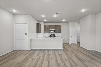 1135 Hugh Lndg Rd in Houston, TX - Building Photo - Building Photo