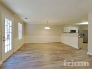 128 Hidden Creek Dr in Canton, GA - Foto de edificio - Building Photo