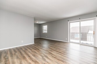 403 21st Avenue Pl, Unit 403 in Coralville, IA - Building Photo - Building Photo