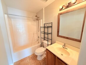 9917 Ashburn Lake Dr in Tampa, FL - Building Photo - Building Photo
