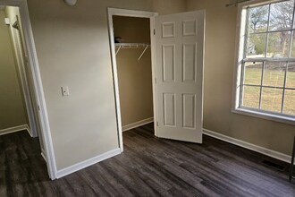 2187 Jeffress Rd in Mills River, NC - Foto de edificio - Building Photo