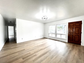 25818 SE 19th Way in Renton, WA - Building Photo - Building Photo