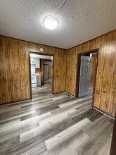 221 Valley Pike Rd in Bristol, TN - Building Photo - Building Photo